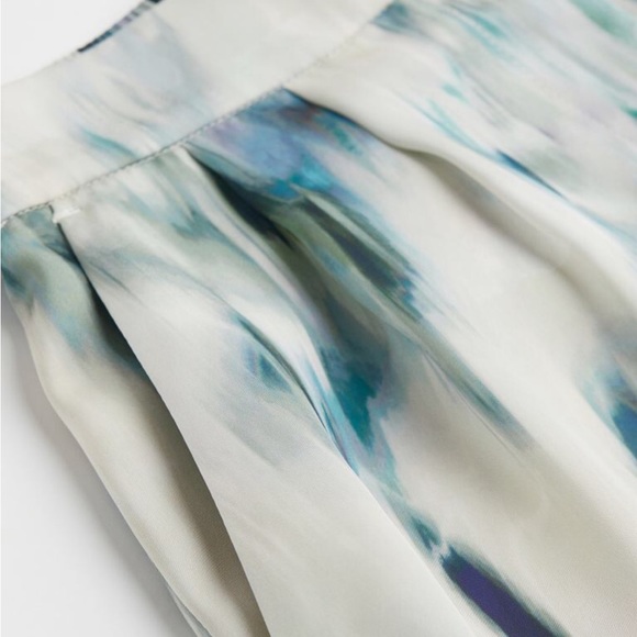 H&M Watercolor Pattern Satin Short Pants - Picture 6 of 7